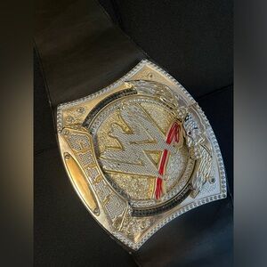 Ultimate WWE Championship Belt with Animated Lights & Music, Mattel 2010
